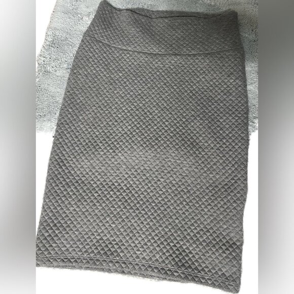 LuLaRoe Gray Quilted Pencil Skirt Size S - Picture 1 of 3